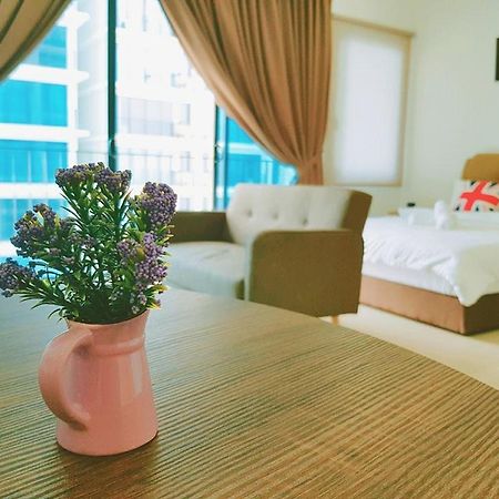 شقة Simplicity Cozy For 2 -Trefoil Setia Alam- Near Setia City Mall-Setia Convention Centre شاه علام المظهر الخارجي الصورة